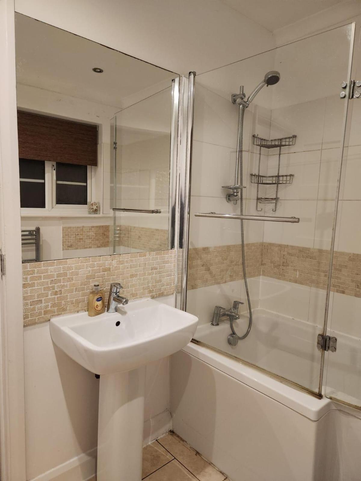 D Elmdon Homestay Shared 4 Bedrooms Birmingam Exterior foto